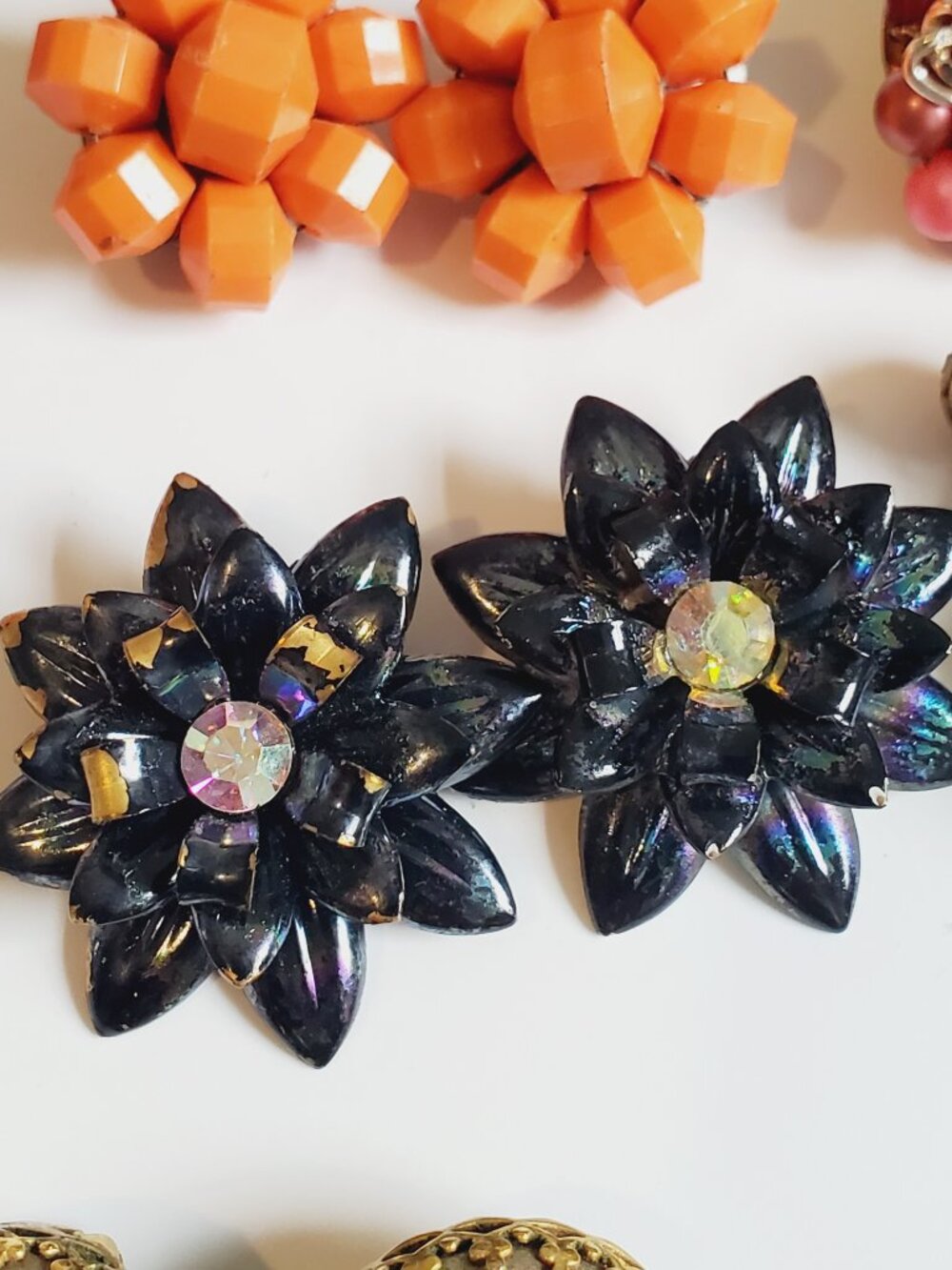 12 Pair of clip on Earrings, items # B 367-378, . wt. 144 grams,. - Picture 14 of 15